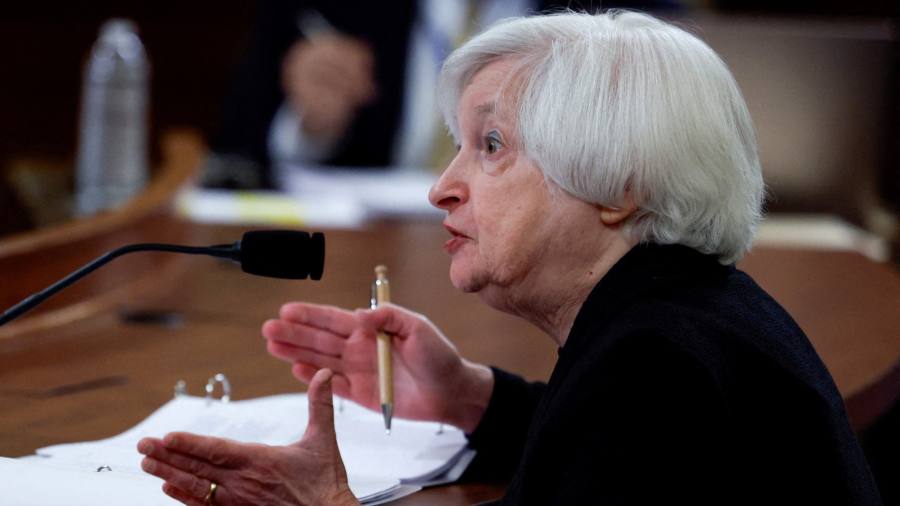 Janet Yellen dice que el sistema bancario estadounidense ‘sigue siendo sólido’ a pesar de las quiebras bancarias.