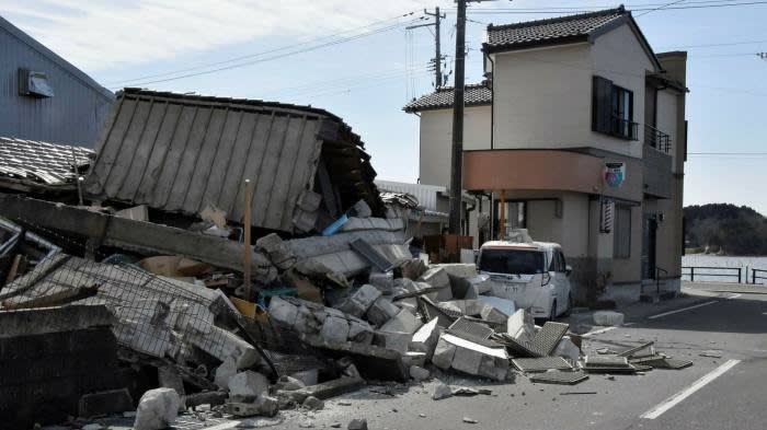 FirstHeaven32: Fábricas japonesas cerradas tras terremoto