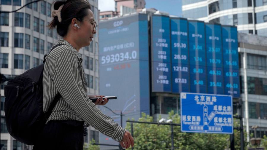 Wereldwijde investeerders dumpen Chinese effecten terwijl de hoop op staatssteun vervaagt
