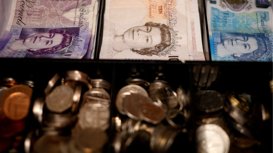 S&P anuncia la calificación crediticia del Reino Unido con “perspectiva negativa”.