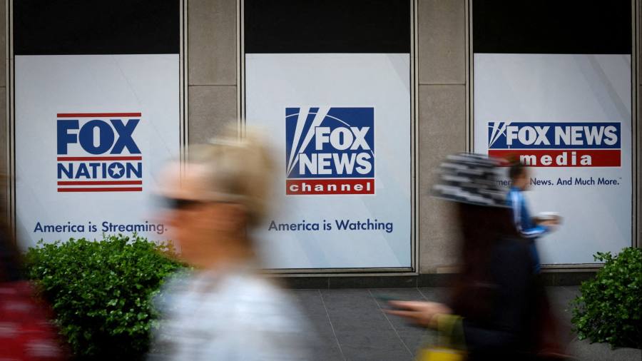 Top Fox-advocaat en Lachlan Murdoch-vertrouweling Viet Dinh treden af