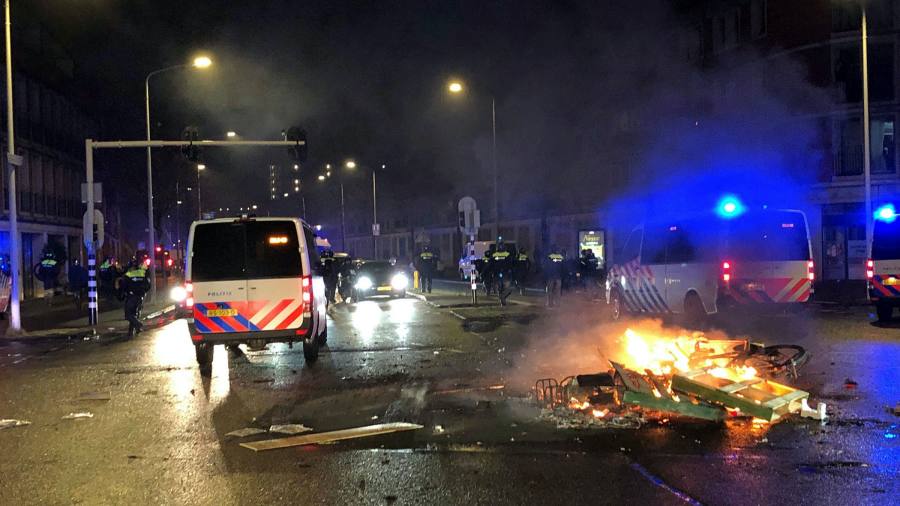 Photo of Holandsko čelí obnoveným nepokojom, keďže vládne sankcie vyvolávajú nepokoje v celej Európe