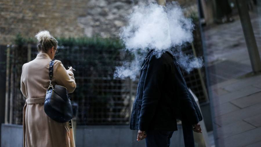 Bruxelles proposera une augmentation des taxes sur les cigarettes et la première taxe européenne sur le vapotage