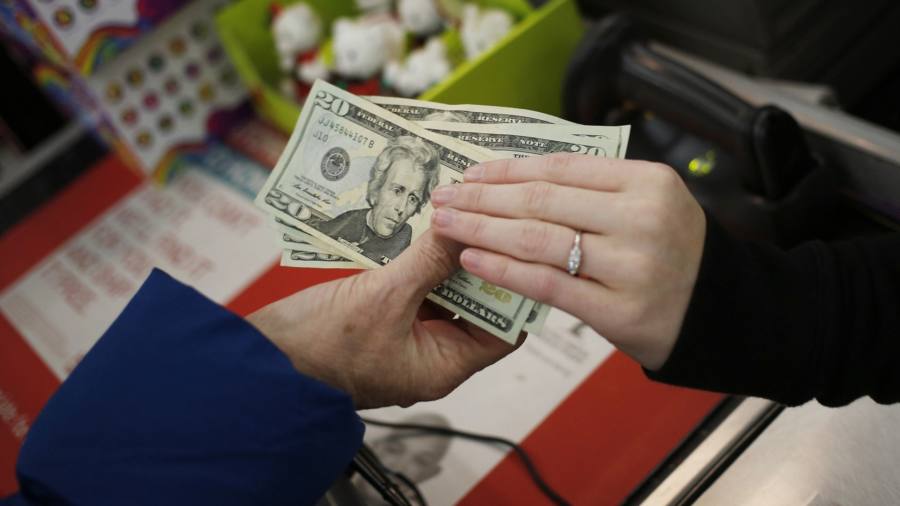 El dólar sube mientras la economía estadounidense desafía a los escépticos