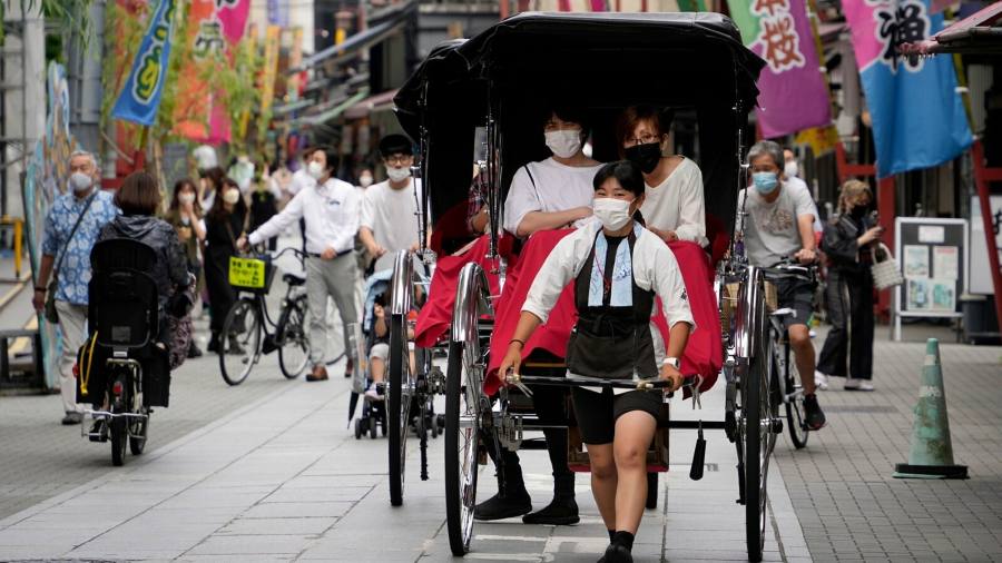 코로나 바이러스의 확산에 대한 제한이 일본과 많은 아시아 지역의 관광 회복을 방해하고 있습니다