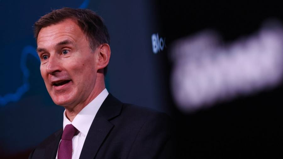 Jeremy Hunt prioritises stability over UK tax cuts