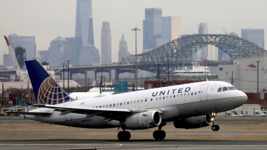 Read more about the article Live news: United Airlines posts loss on high fuel costs but projects Q2 profit