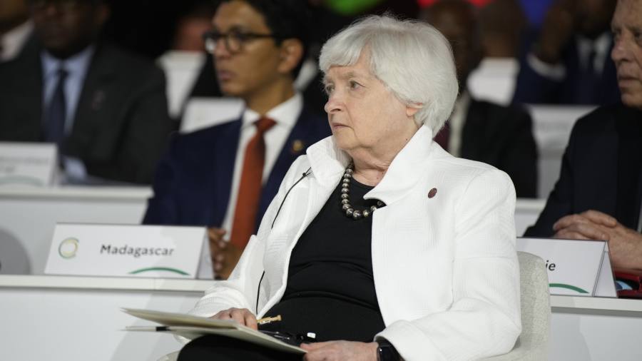 Janet Yellen defiende el dólar mientras los Brics debaten el estatus de reserva