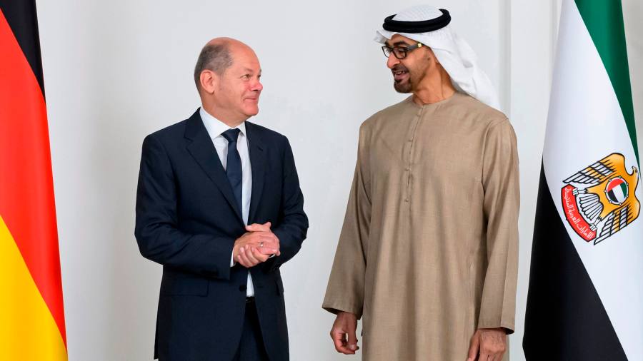 Los Emiratos Árabes Unidos acuerdan un acuerdo de GNL con Alemania mientras Berlín busca reemplazar el gas ruso