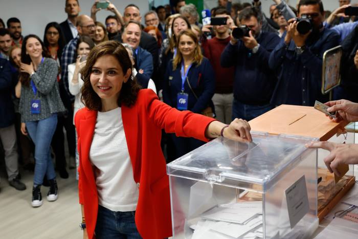 Spanish conservatives score big win over ruling Socialists in local elections