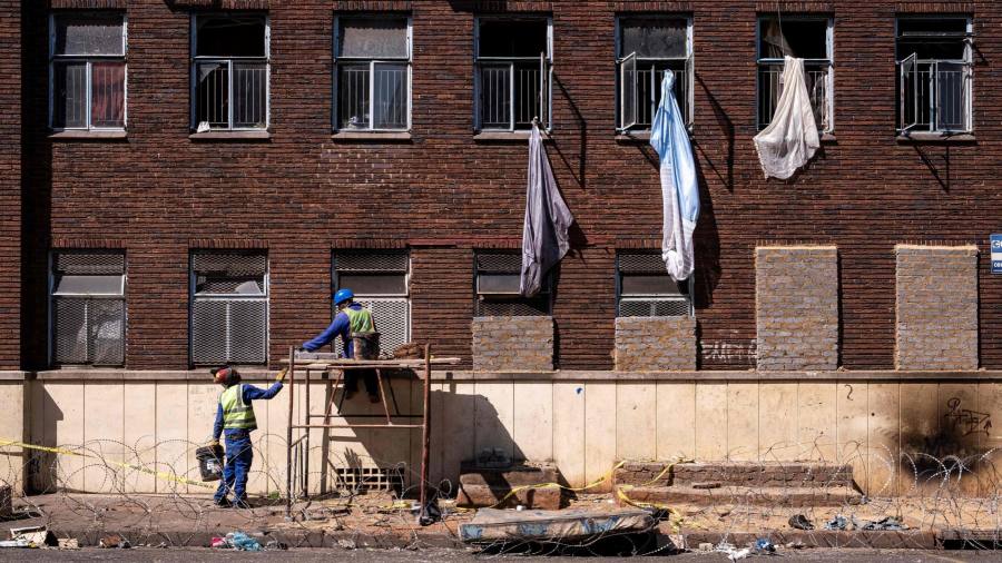 El mortal incendio de Johannesburgo expone los fallos sistémicos de la Sudáfrica post-apartheid