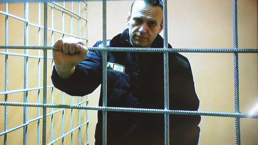 Live-Nachrichten-Updates: Nawalny sagt, dass eine neue Anklage seine Haftstrafe um 15 Jahre verlängern könnte