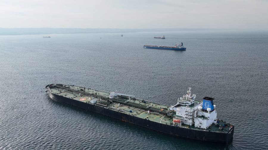 Een Oekraïense marine-drone raakt een Russische olietanker nabij de Krim