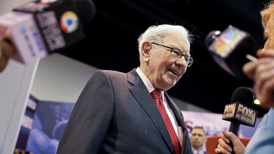 Lunch with Warren Buffett sells for mn at auction